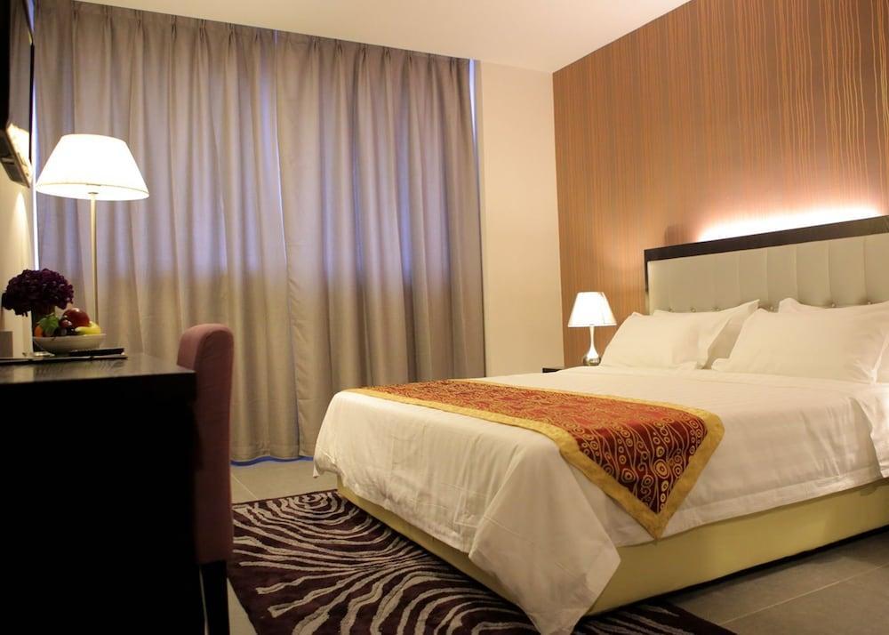 The Grand Campbell Hotel